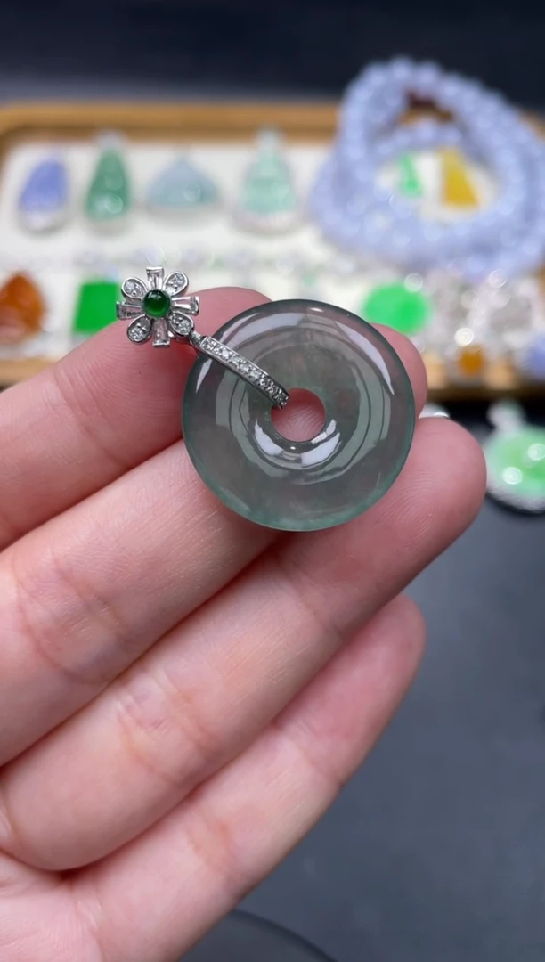 【闪购商品】翡翠颈饰18K金镶嵌40..........