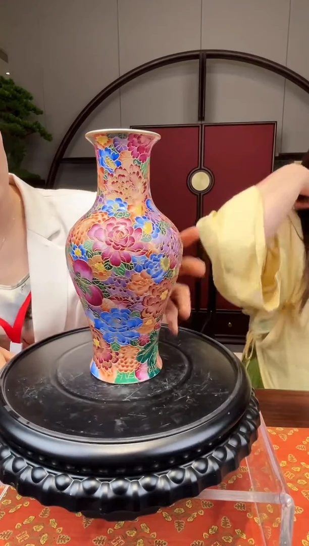 古县衙万花鱼尾瓶