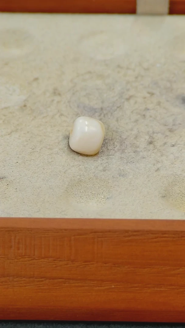 【闪购商品】蜜蜡裸石未镶嵌俄料微瑕8.5MM0.307克