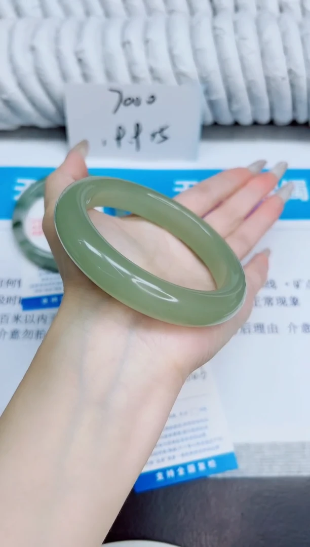 未镶嵌手镯石英质玉62/64.3