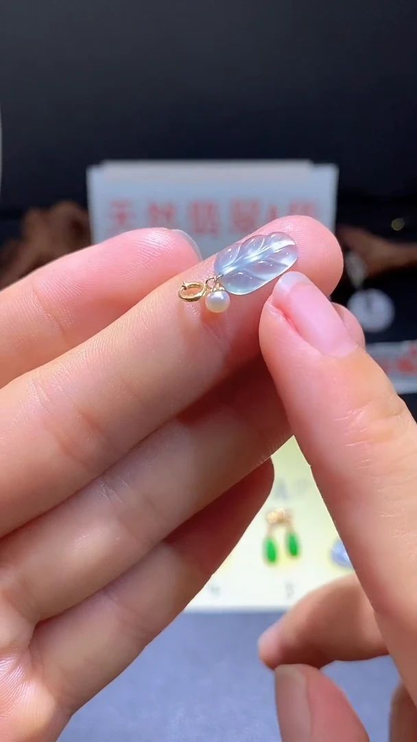 翡翠18K金镶嵌颈饰翡翠吊坠