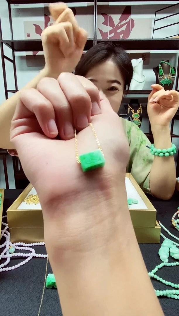 翡翠未镶嵌颈饰翡翠吊坠