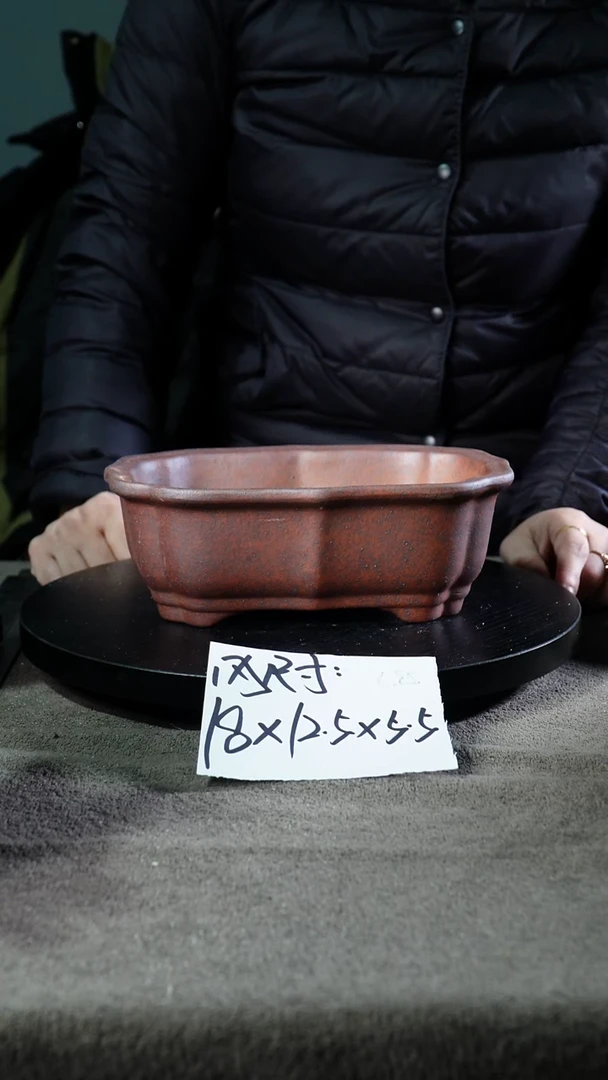 A宜兴紫砂小花盆