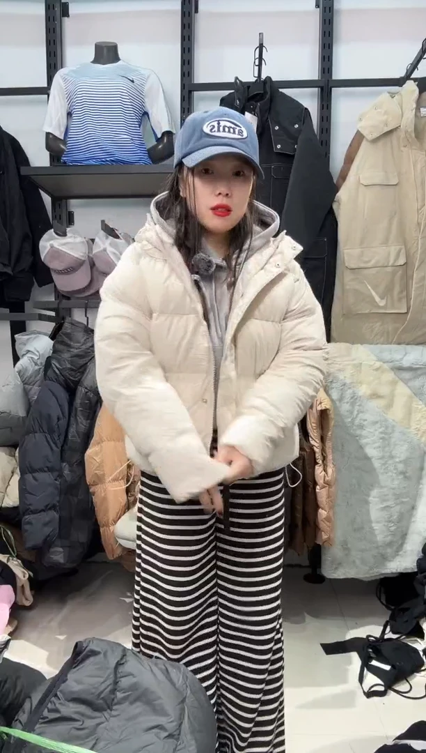 2242  闪购编码  运动卫衣裤以直播间过款为准 尺码  ·  M