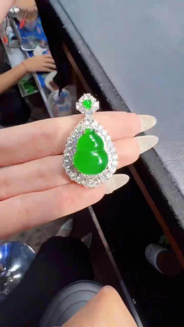 未镶嵌定制翡翠翡翠A货有轻微色差属于正常现象，多样性发货1