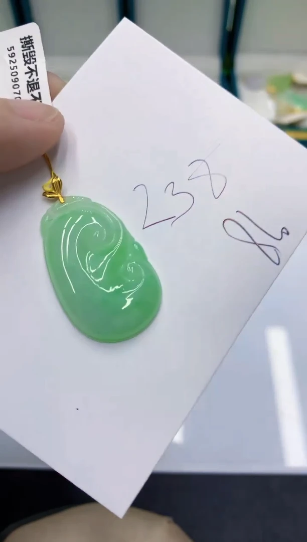 颈饰18K金镶嵌翡翠翡翠