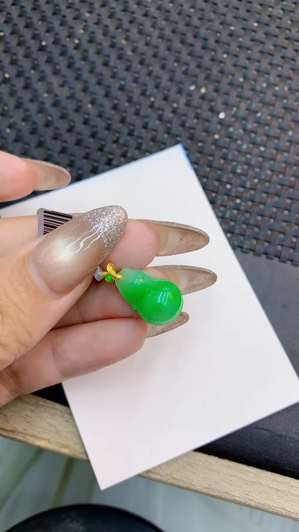 颈饰18K金镶嵌翡翠1