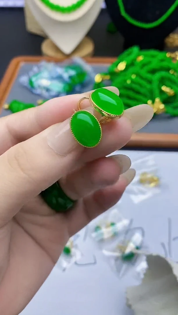 未镶嵌翡翠耳饰..