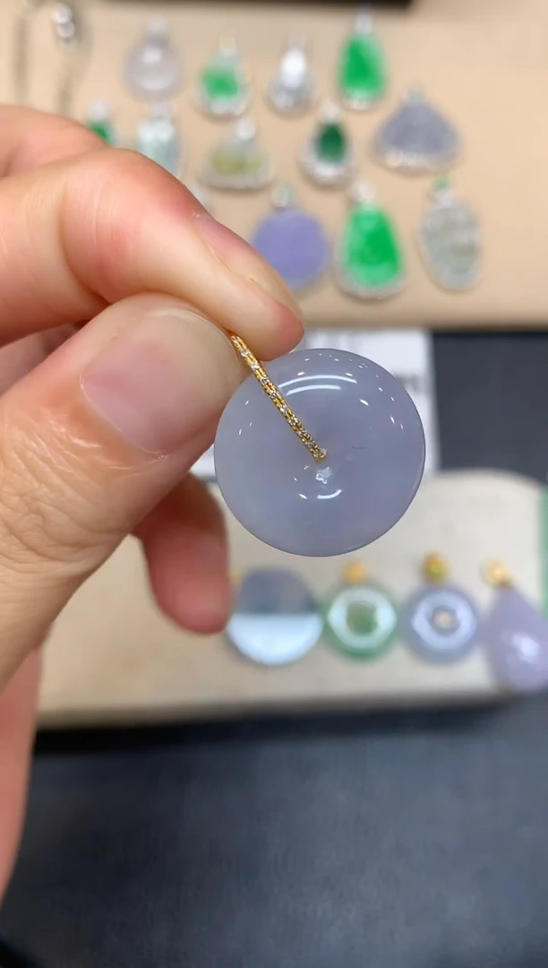 颈饰18K金镶嵌翡翠平安扣【无服务费