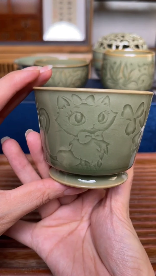 瓷器323纯手工橄榄绿小猫马蹄杯