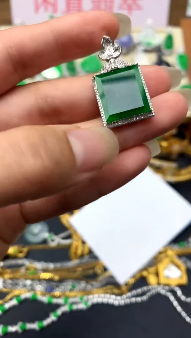 颈饰18K金镶嵌翡翠539-中国好珍宝