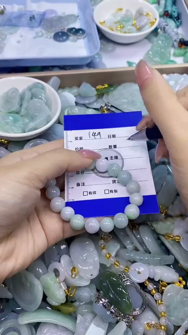 翡翠未镶嵌颈饰天然翡翠吊坠！
