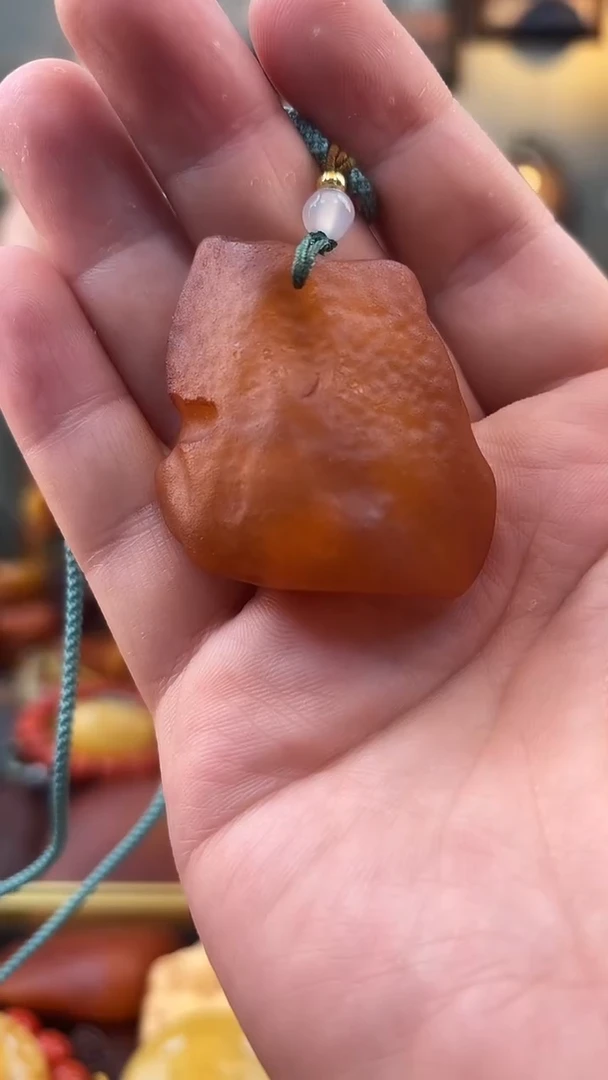 未镶嵌颈饰琥珀吊坠