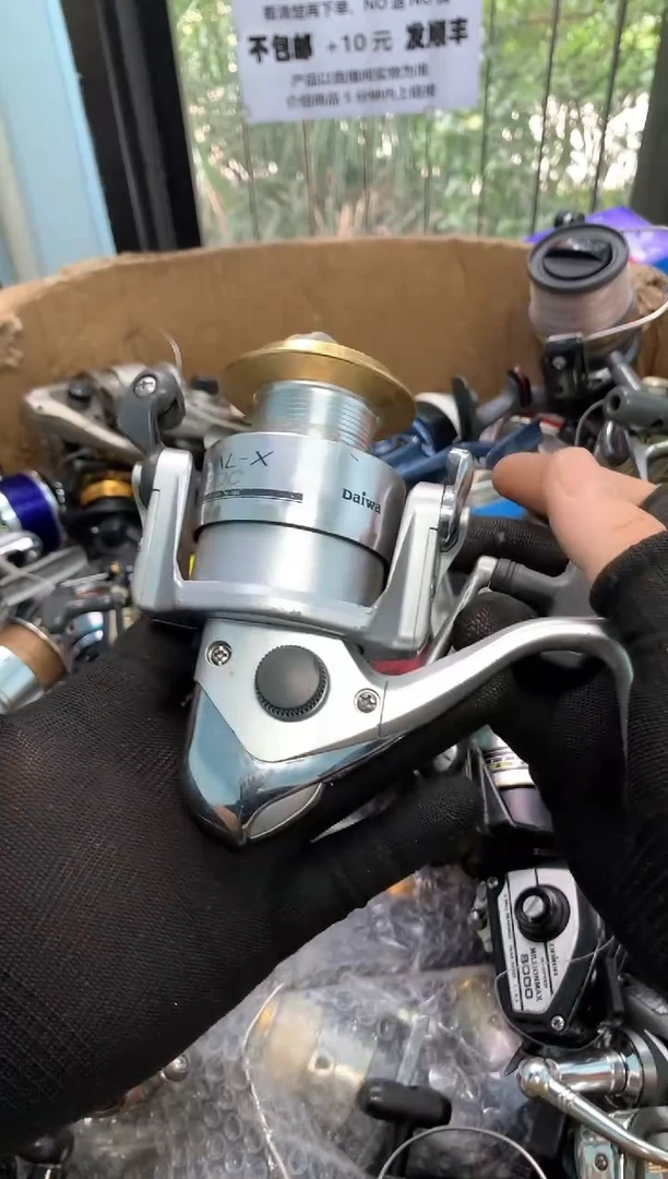 乘****行成色直播间都展示过，看清楚了再下单。孤品微瑕钓鱼轮