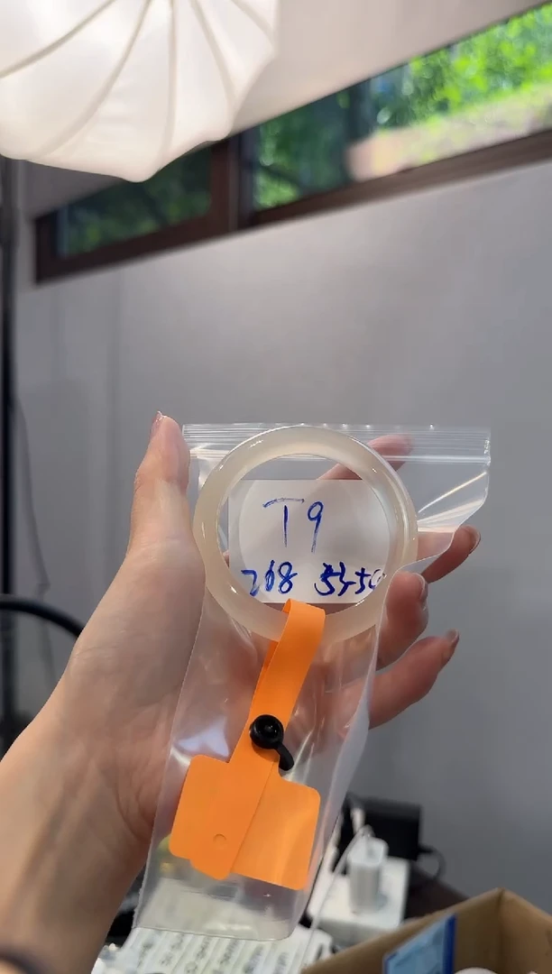 玛瑙/玉髓手镯未镶嵌么**?T9