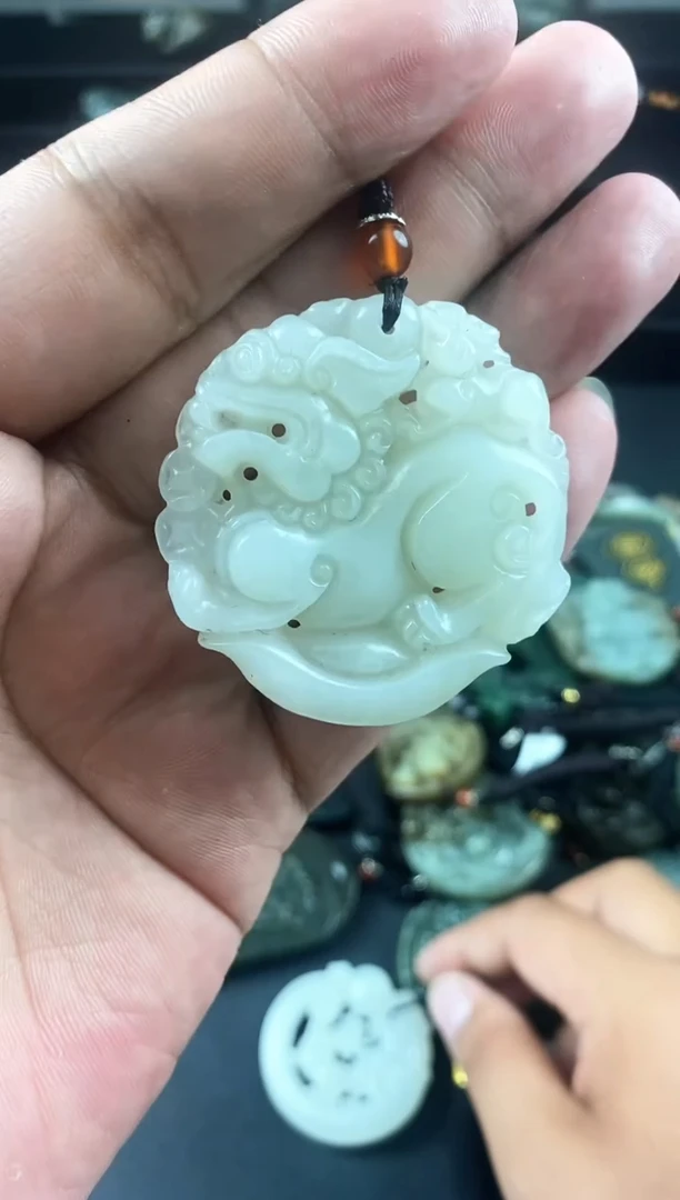 和田玉未镶嵌颈饰1