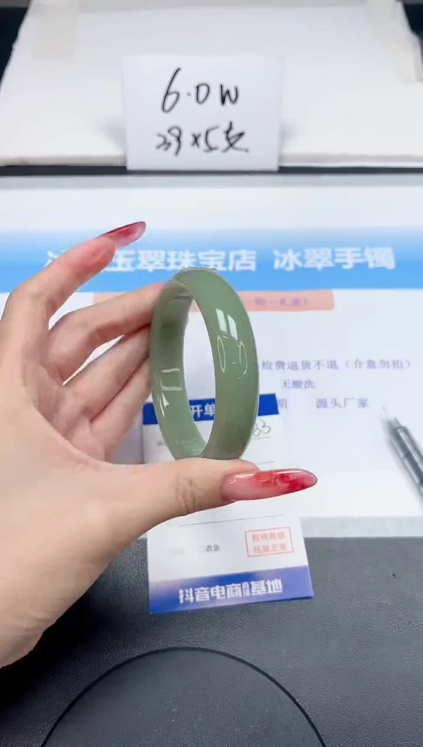 【闪购商品】石英质玉手镯未镶嵌333-58.3