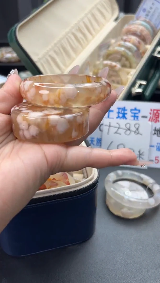 未镶嵌手镯石英质玉（55-56圈口）赠送镯心