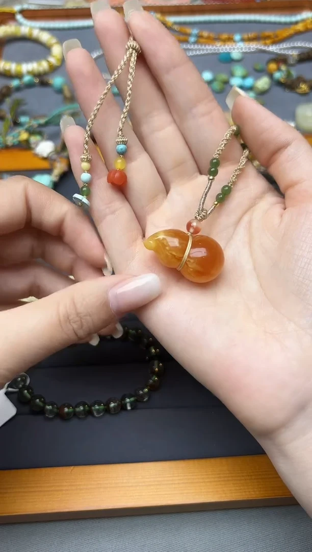 蜜蜡颈饰未镶嵌蜜蜡葫芦吊坠GW