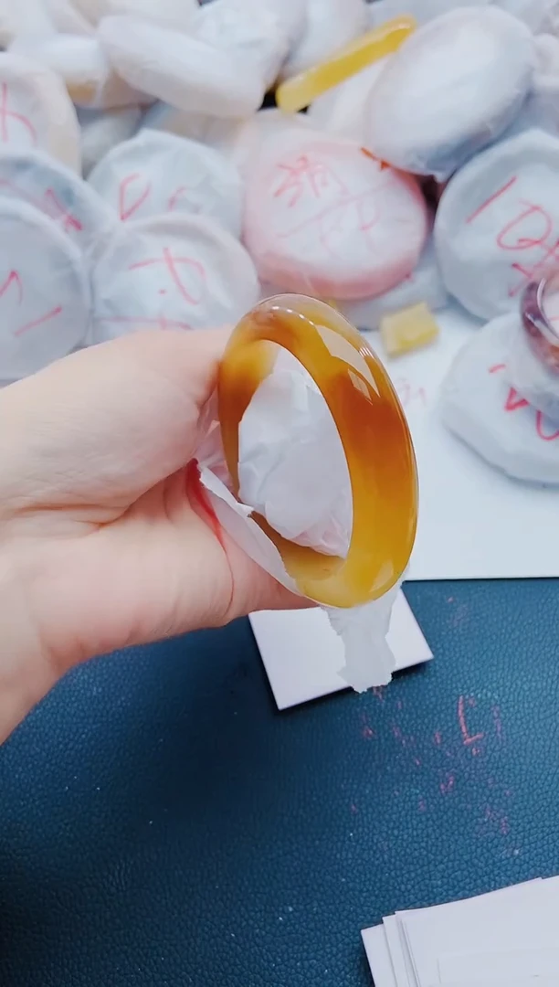 石英质玉手镯未镶嵌M215-56-57