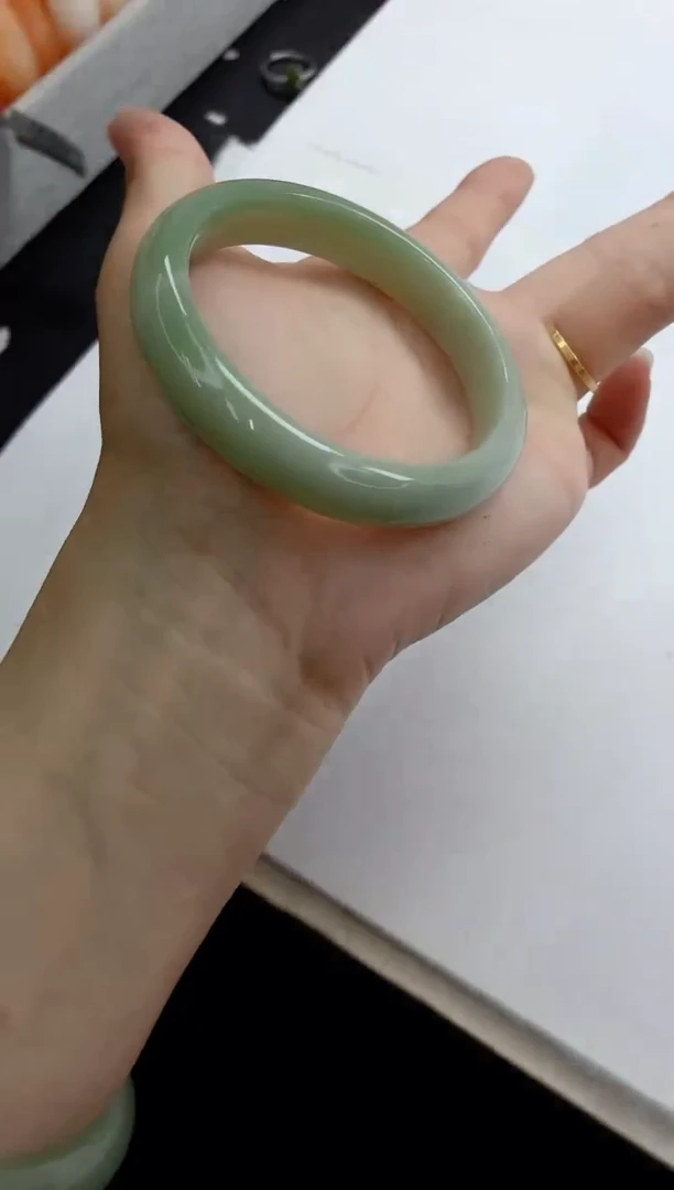 石英质玉手镯未镶嵌79/56D多样性发货