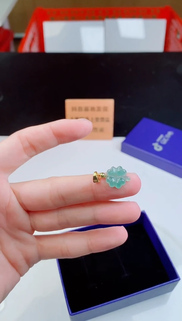 颈饰未镶嵌翡翠   ·