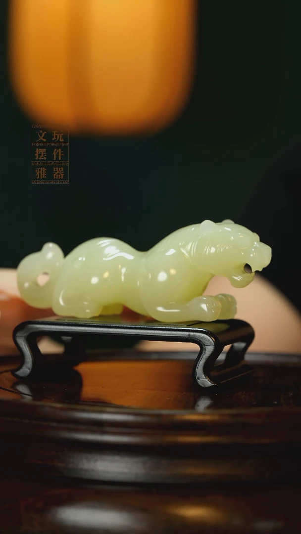 玉《如虎添翼》手把件摆件