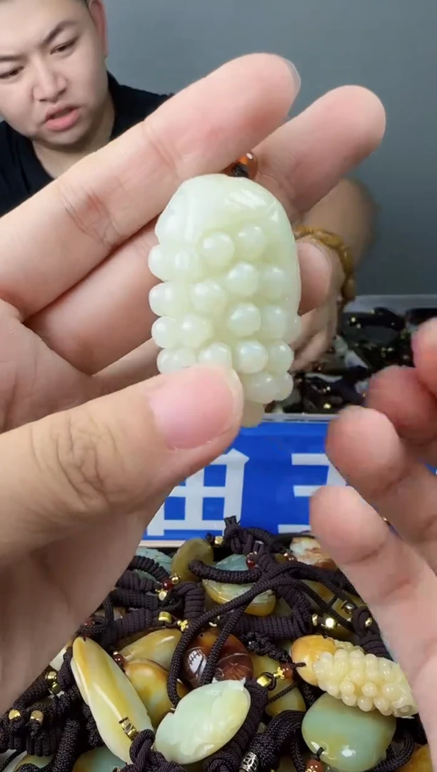 和田玉未镶嵌颈饰1