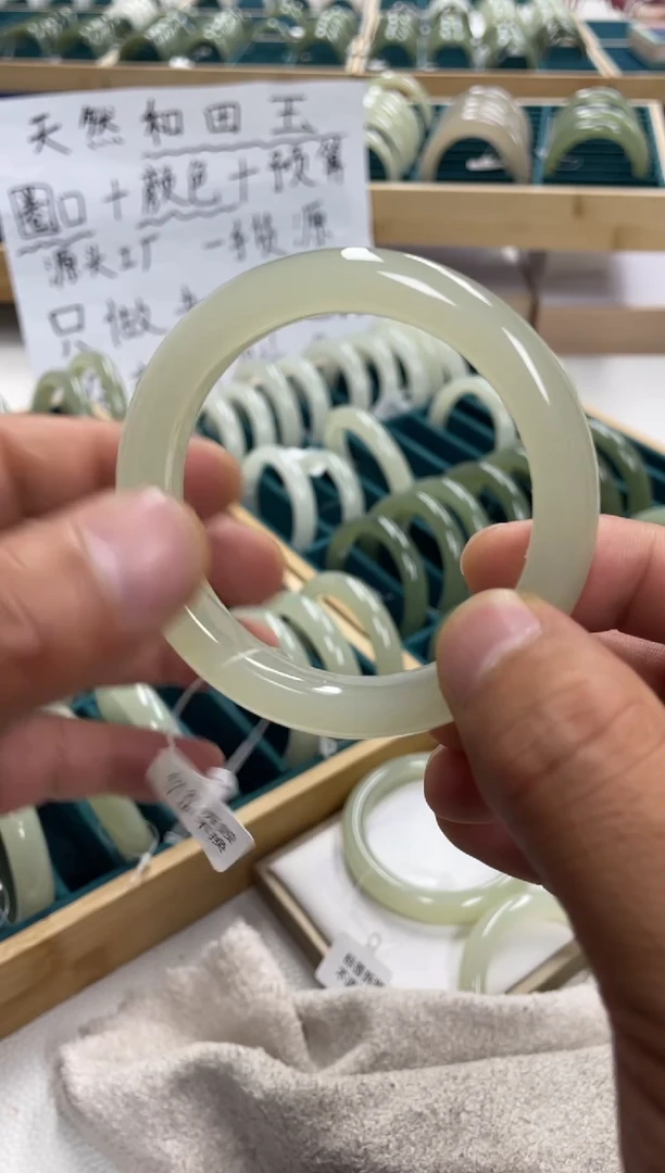 未镶嵌手镯和田玉?****锐和田玉手镯327000