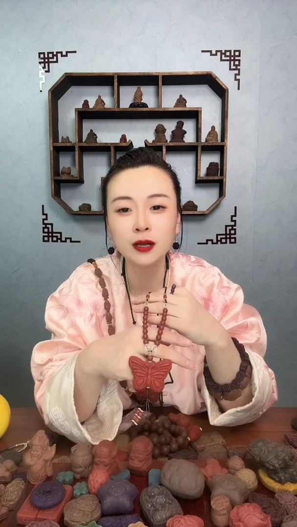 泥塑四珍蝴蝶+红麝光珠（项链）