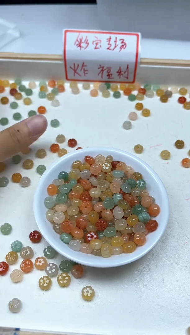 石英质玉散珠未镶嵌T397 三彩玉 小花5*8mm20个12元