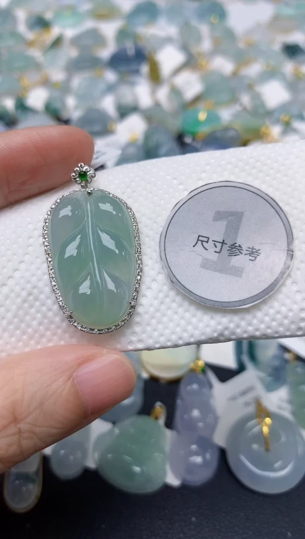 颈饰18K金镶嵌翡翠天然缅甸A货翡翠