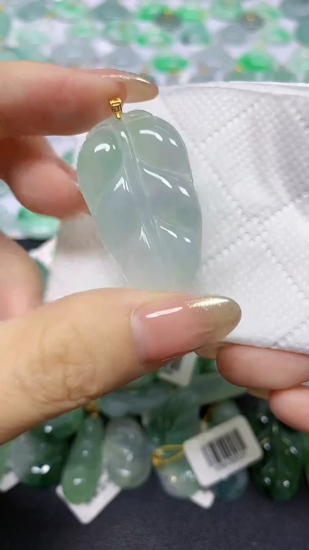 颈饰18K金镶嵌翡翠A货