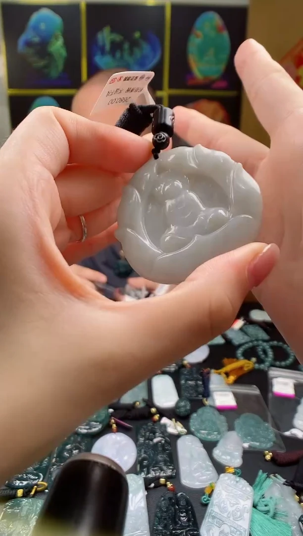 翡翠未镶嵌颈饰多样性发其一