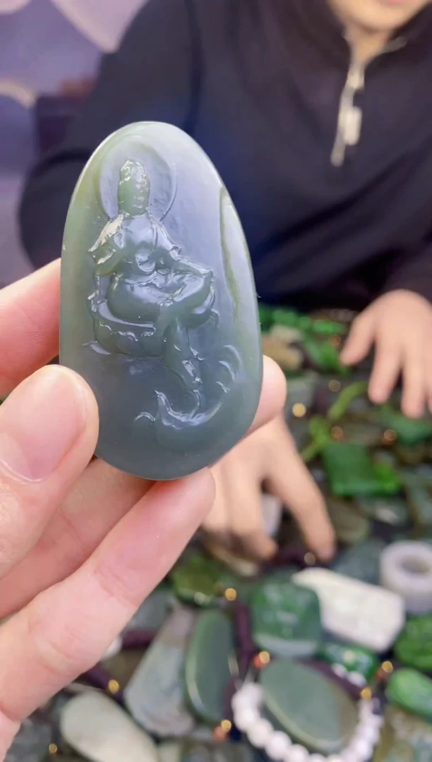 颈饰未镶嵌和田玉1