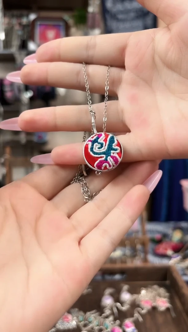 织绣民族风非遗老绣饰品511