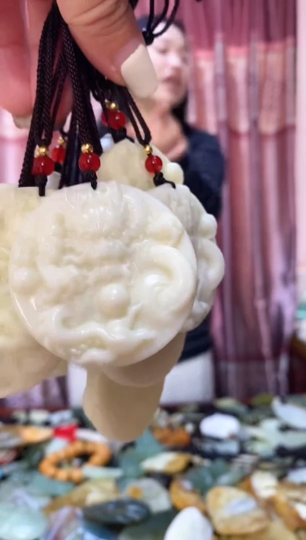 未镶嵌岫玉吊坠多样性发其中之一  挂坠