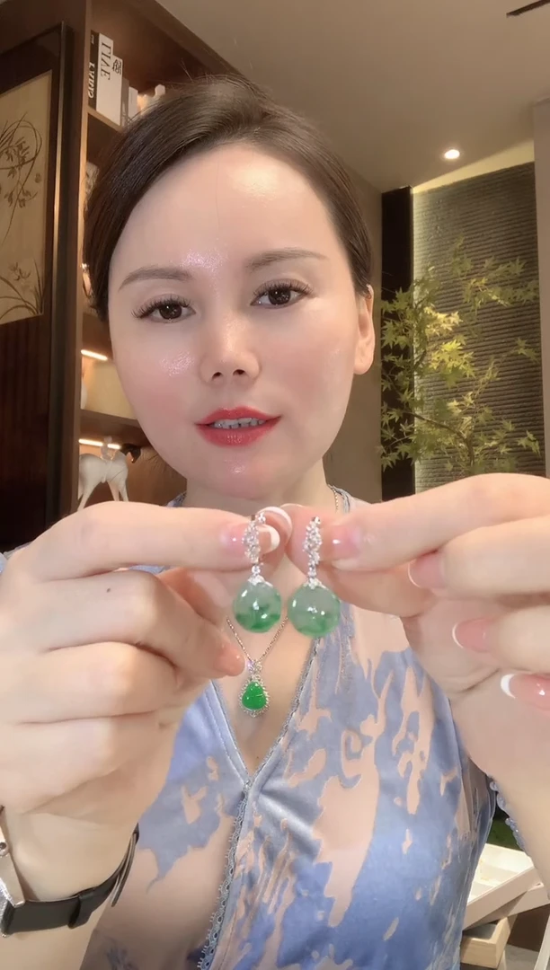18K金镶嵌翡翠耳饰C68