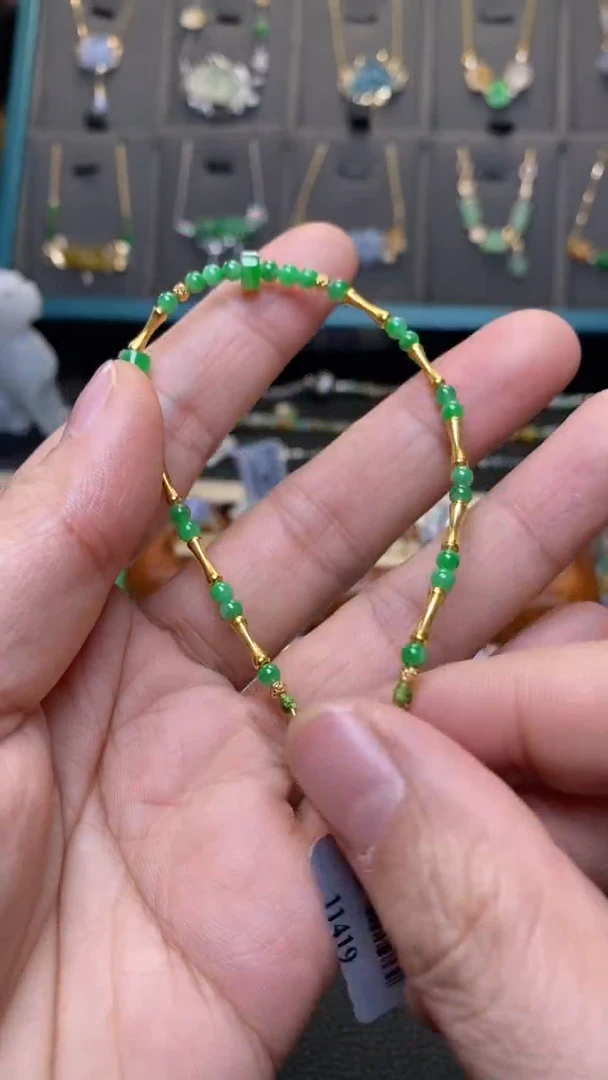 颈饰18K金镶嵌翡翠39868