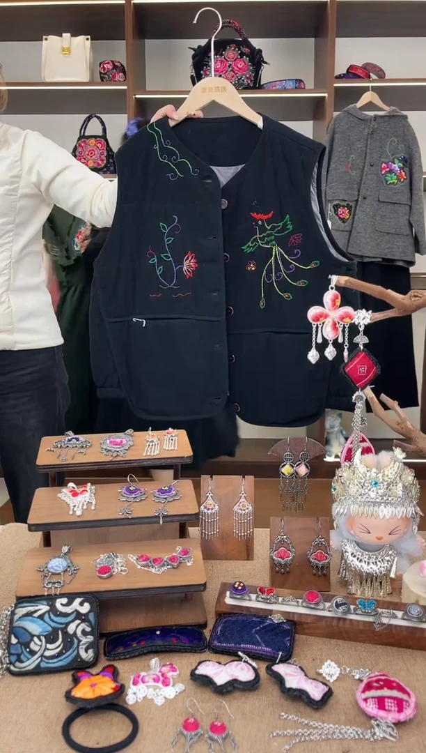 织绣A13黔东南苗族刺绣