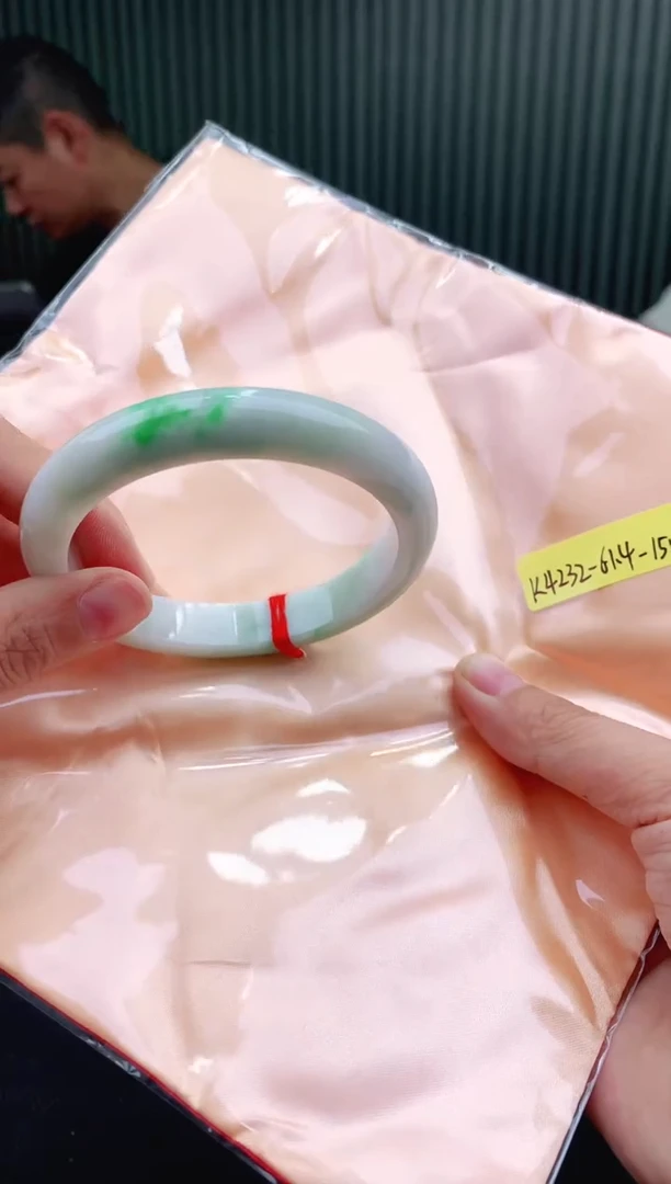 未镶嵌手镯翡翠61+