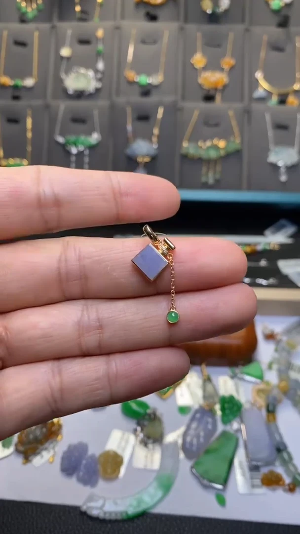 颈饰18K金镶嵌翡翠净货40088