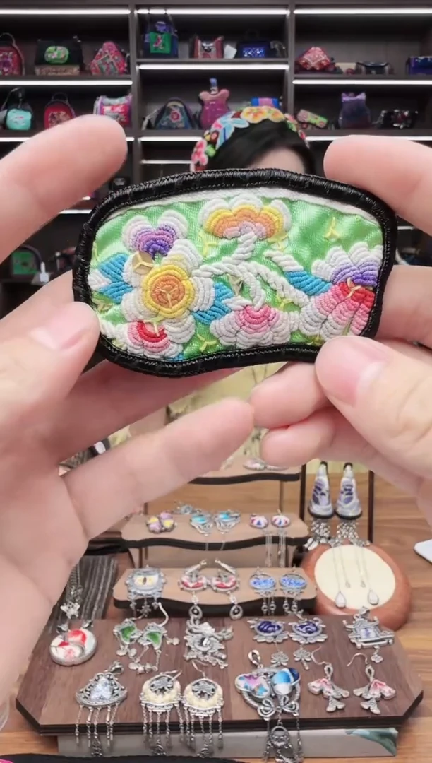 织绣38蒙阿苏苗绣传承旗舰店