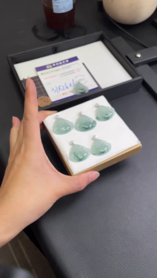 18K金镶嵌挂件翡翠佛公FL15配绳/多样性发其一CP