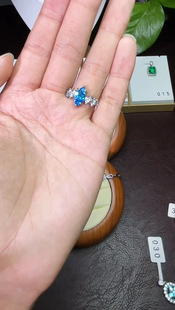 合金合成钻石蓝宝马眼戒指