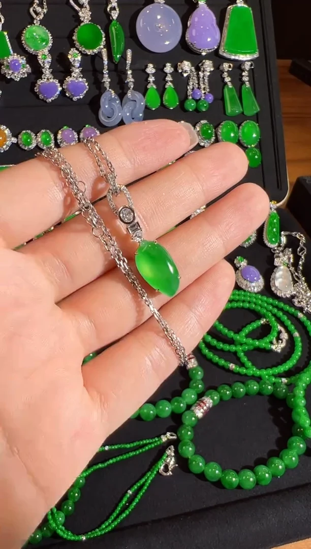 吊坠(赠链)18K金镶嵌翡翠福瓜吊坠