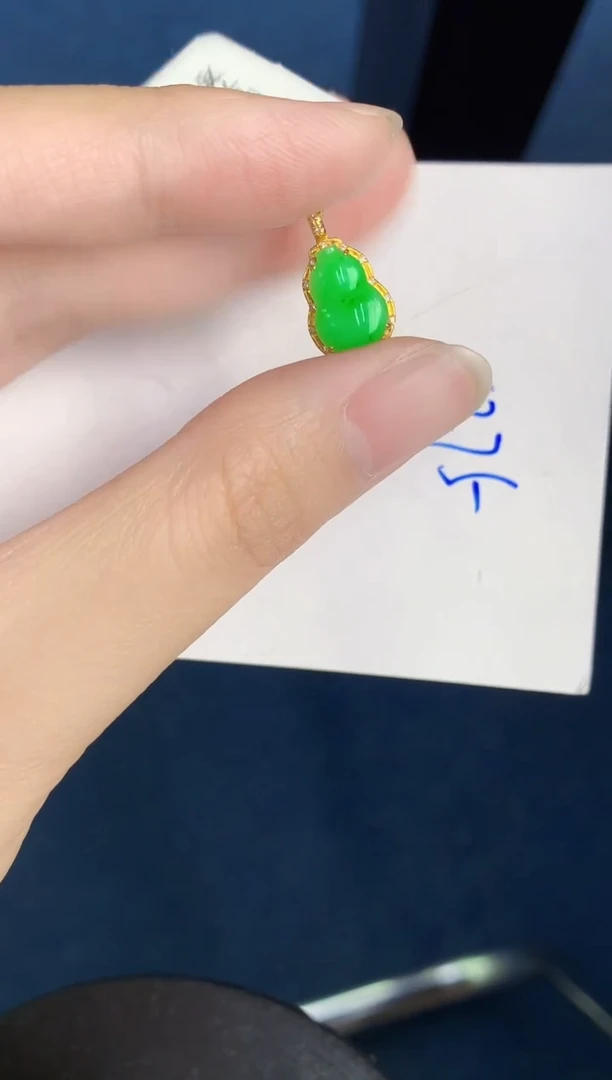 翡翠18K金镶嵌颈饰天然翡翠緬甸A貨