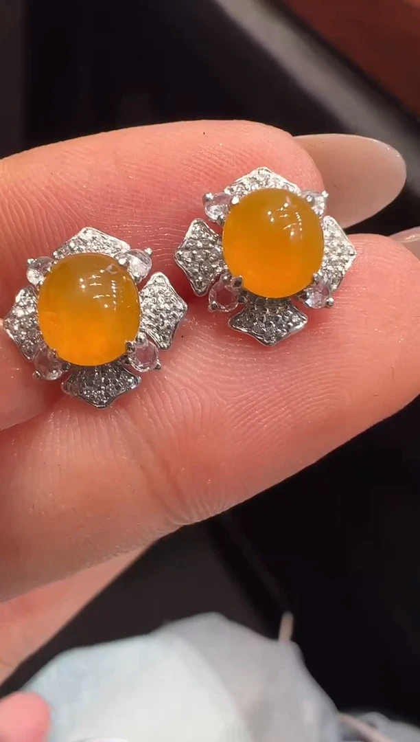 18K金镶嵌翡翠耳饰耳饰