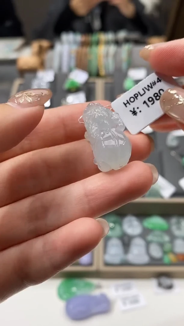 颈饰未镶嵌翡翠貔貅