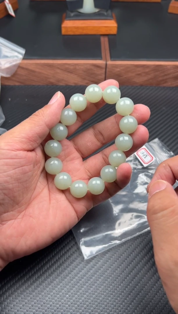 手串未镶嵌和田玉且末微色差近矿卡14Kh